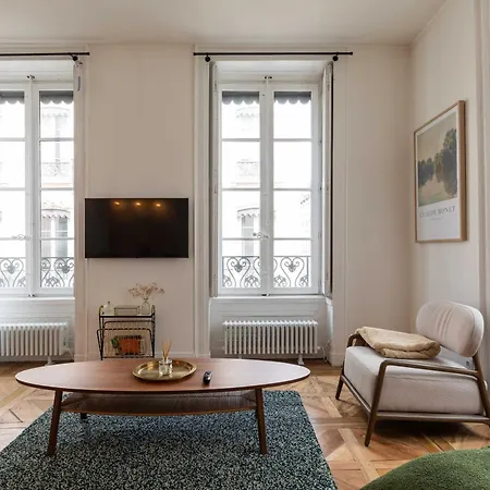 Luminous 2br 4p - Bellecour Place Ampere Apartment